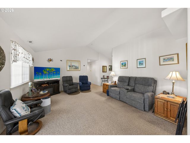 101 PLEASANT VIEW Loop, Roseburg, OR 97471