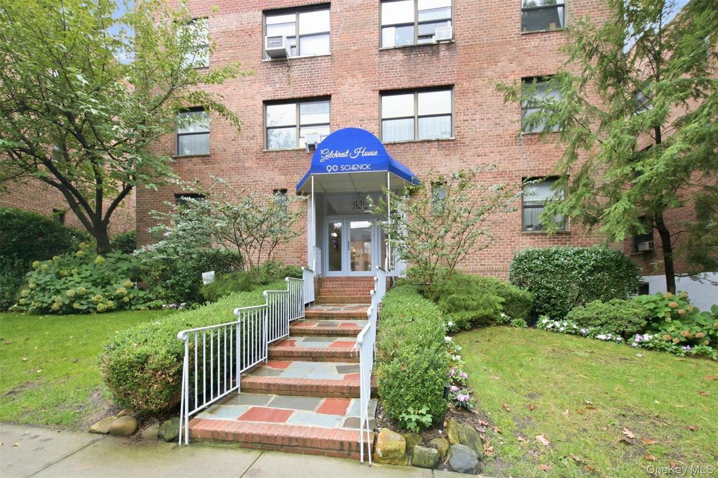 90 Schenck 3M, Great Neck, NY 11021 — exterior