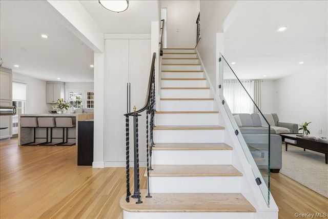 8 Bayberry Avenue, Garden City, NY 11530