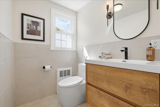 8 Bayberry Avenue, Garden City, NY 11530