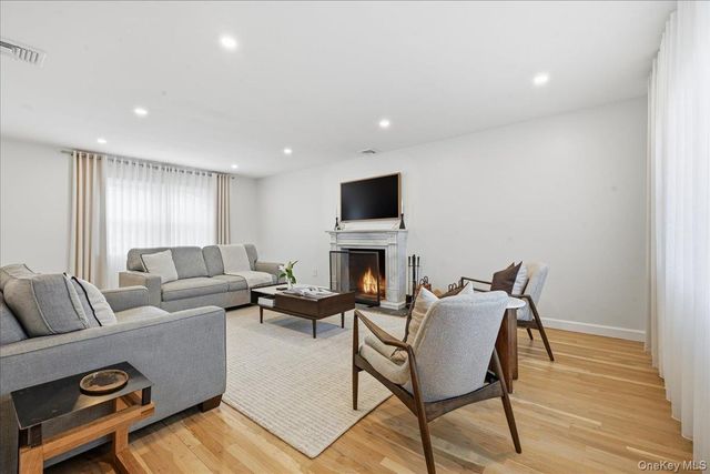 8 Bayberry Avenue, Garden City, NY 11530