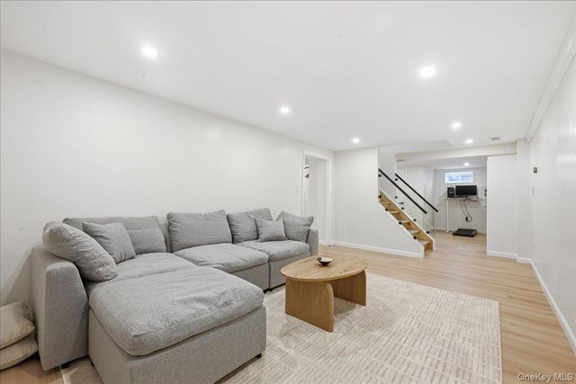 8 Bayberry Avenue, Garden City, NY 11530