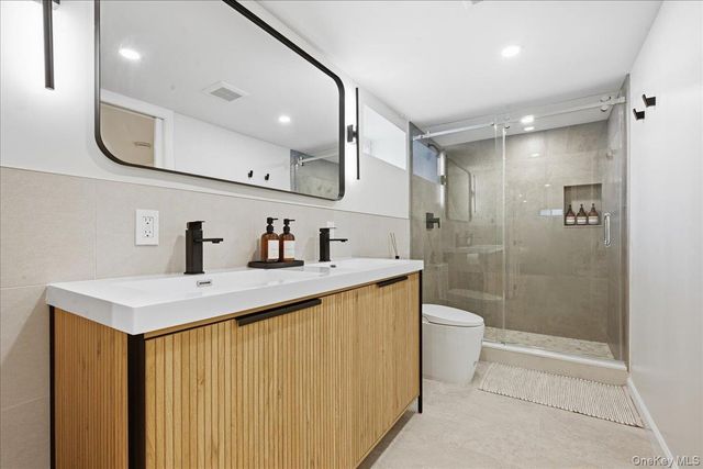 8 Bayberry Avenue, Garden City, NY 11530