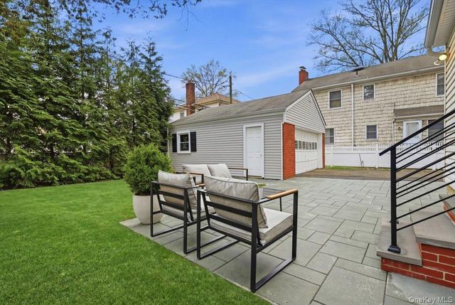 8 Bayberry Avenue, Garden City, NY 11530