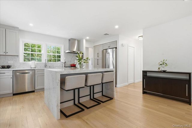 8 Bayberry Avenue, Garden City, NY 11530