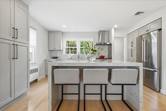 8 Bayberry Avenue, Garden City, NY 11530