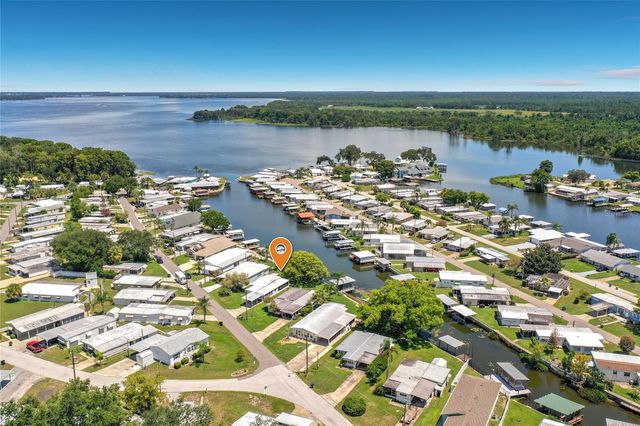 1521 LAKEVIEW DRIVE, Tavares, FL 32778