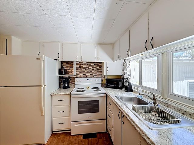 1521 LAKEVIEW DRIVE, Tavares, FL 32778