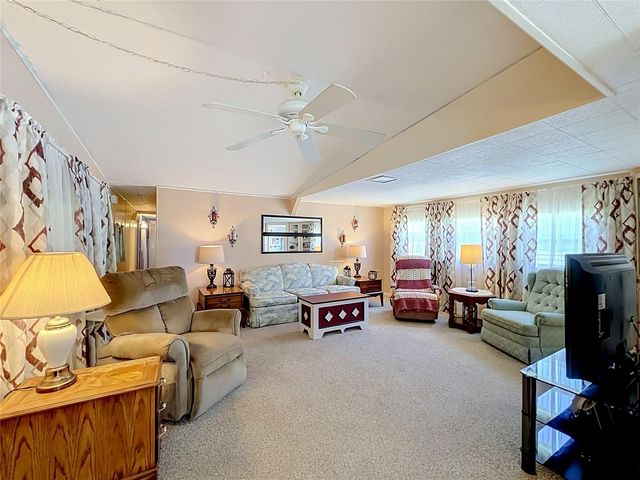 1521 LAKEVIEW DRIVE, Tavares, FL 32778