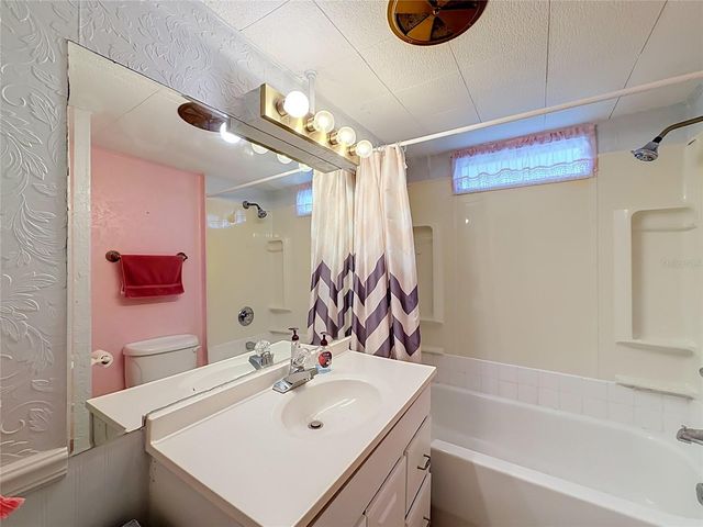 1521 LAKEVIEW DRIVE, Tavares, FL 32778