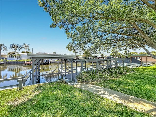1521 LAKEVIEW DRIVE, Tavares, FL 32778