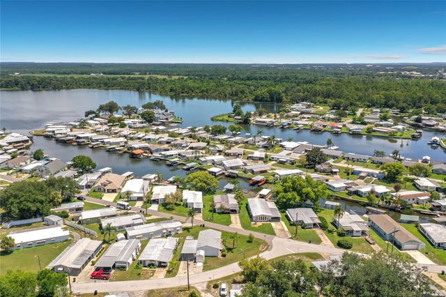 1521 LAKEVIEW DRIVE, Tavares, FL 32778