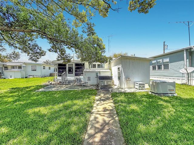 1521 LAKEVIEW DRIVE, Tavares, FL 32778