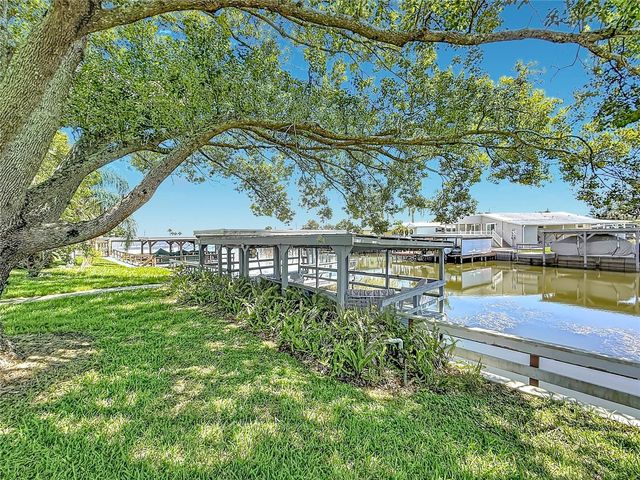 1521 LAKEVIEW DRIVE, Tavares, FL 32778