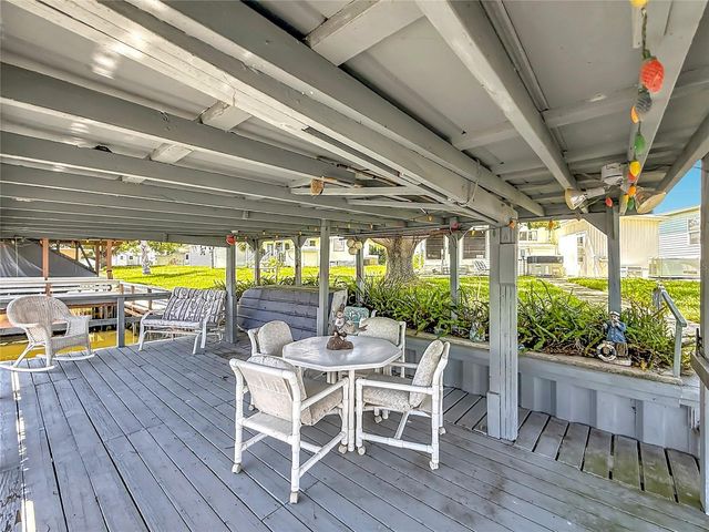 1521 LAKEVIEW DRIVE, Tavares, FL 32778
