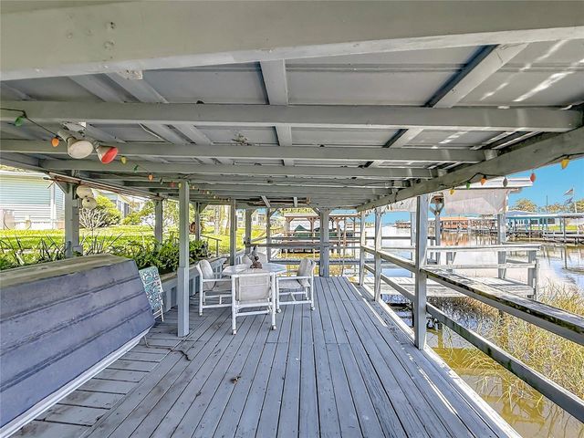 1521 LAKEVIEW DRIVE, Tavares, FL 32778
