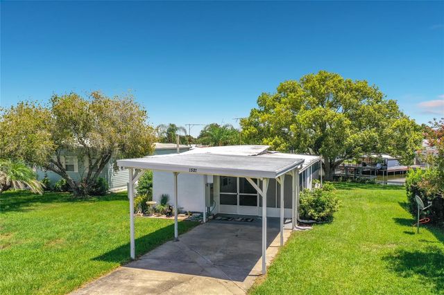 1521 LAKEVIEW DRIVE, Tavares, FL 32778