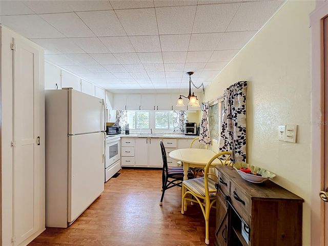 1521 LAKEVIEW DRIVE, Tavares, FL 32778