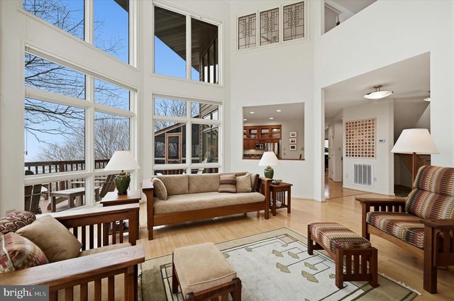 1156 EAGLES NEST LN, Harpers Ferry, WV 25425