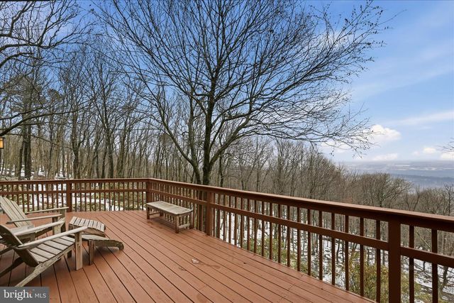 1156 EAGLES NEST LN, Harpers Ferry, WV 25425