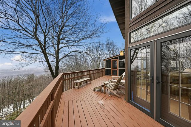 1156 EAGLES NEST LN, Harpers Ferry, WV 25425