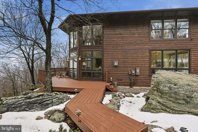 1156 EAGLES NEST LN, Harpers Ferry, WV 25425