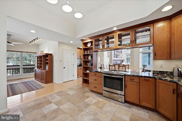 1156 EAGLES NEST LN, Harpers Ferry, WV 25425