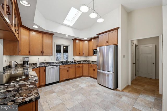 1156 EAGLES NEST LN, Harpers Ferry, WV 25425