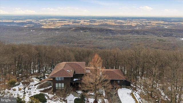 1156 EAGLES NEST LN, Harpers Ferry, WV 25425