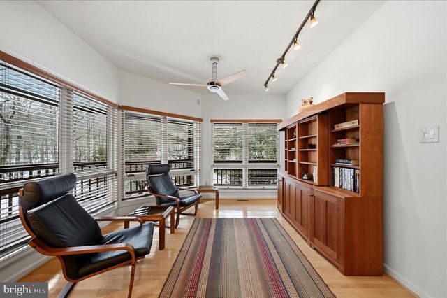 1156 EAGLES NEST LN, Harpers Ferry, WV 25425