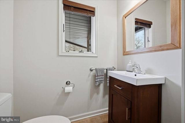 1156 EAGLES NEST LN, Harpers Ferry, WV 25425