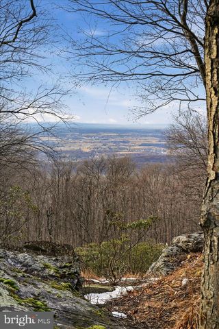 1156 EAGLES NEST LN, Harpers Ferry, WV 25425