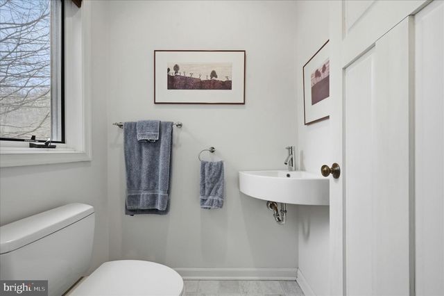 1156 EAGLES NEST LN, Harpers Ferry, WV 25425