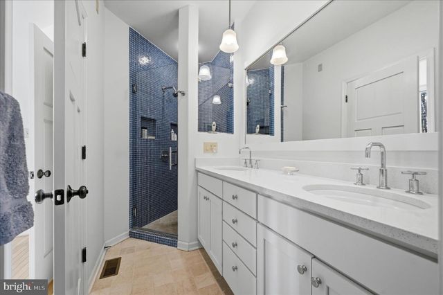 1156 EAGLES NEST LN, Harpers Ferry, WV 25425