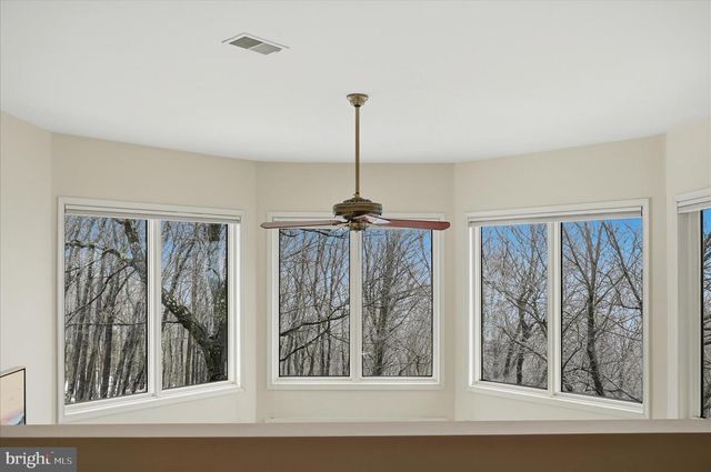 1156 EAGLES NEST LN, Harpers Ferry, WV 25425