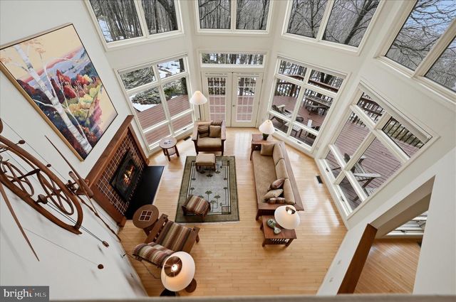 1156 EAGLES NEST LN, Harpers Ferry, WV 25425