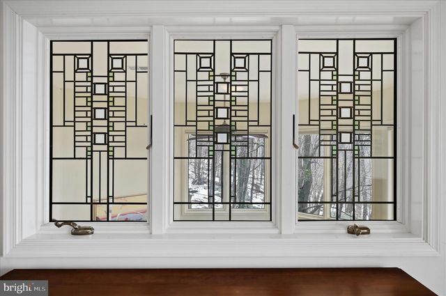 1156 EAGLES NEST LN, Harpers Ferry, WV 25425