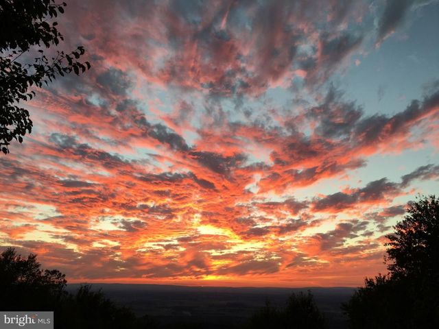 1156 EAGLES NEST LN, Harpers Ferry, WV 25425