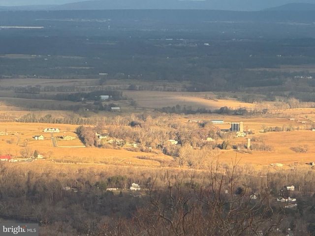 1156 EAGLES NEST LN, Harpers Ferry, WV 25425