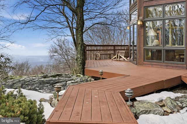 1156 EAGLES NEST LN, Harpers Ferry, WV 25425