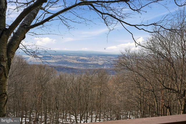 1156 EAGLES NEST LN, Harpers Ferry, WV 25425