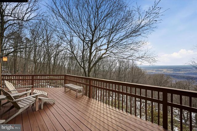 1156 EAGLES NEST LN, Harpers Ferry, WV 25425