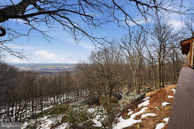 1156 EAGLES NEST LN, Harpers Ferry, WV 25425