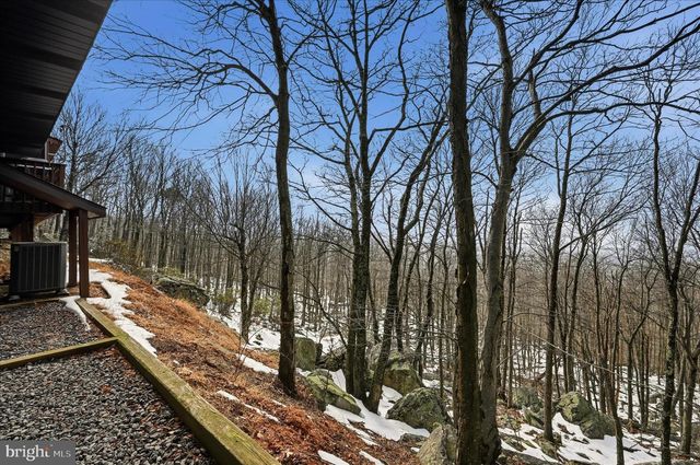 1156 EAGLES NEST LN, Harpers Ferry, WV 25425