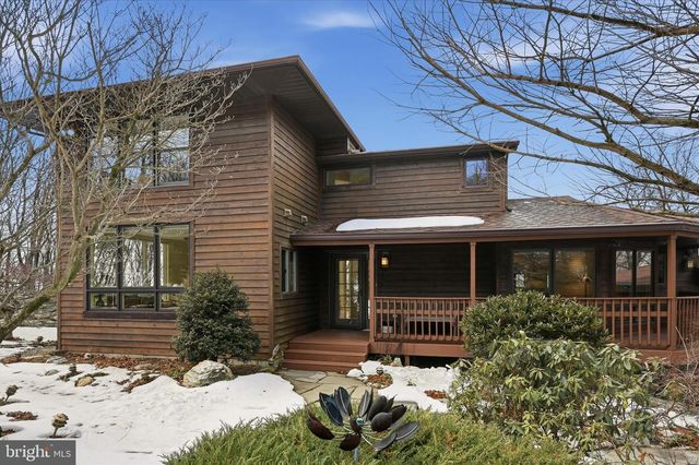 1156 EAGLES NEST LN, Harpers Ferry, WV 25425