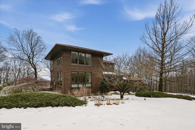 1156 EAGLES NEST LN, Harpers Ferry, WV 25425