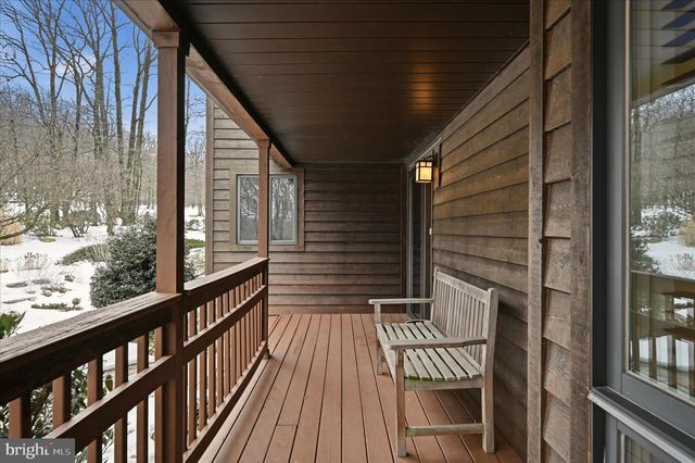 1156 EAGLES NEST LN, Harpers Ferry, WV 25425