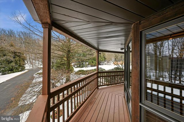 1156 EAGLES NEST LN, Harpers Ferry, WV 25425