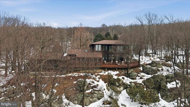 1156 EAGLES NEST LN, Harpers Ferry, WV 25425