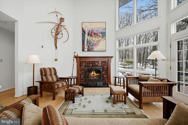 1156 EAGLES NEST LN, Harpers Ferry, WV 25425